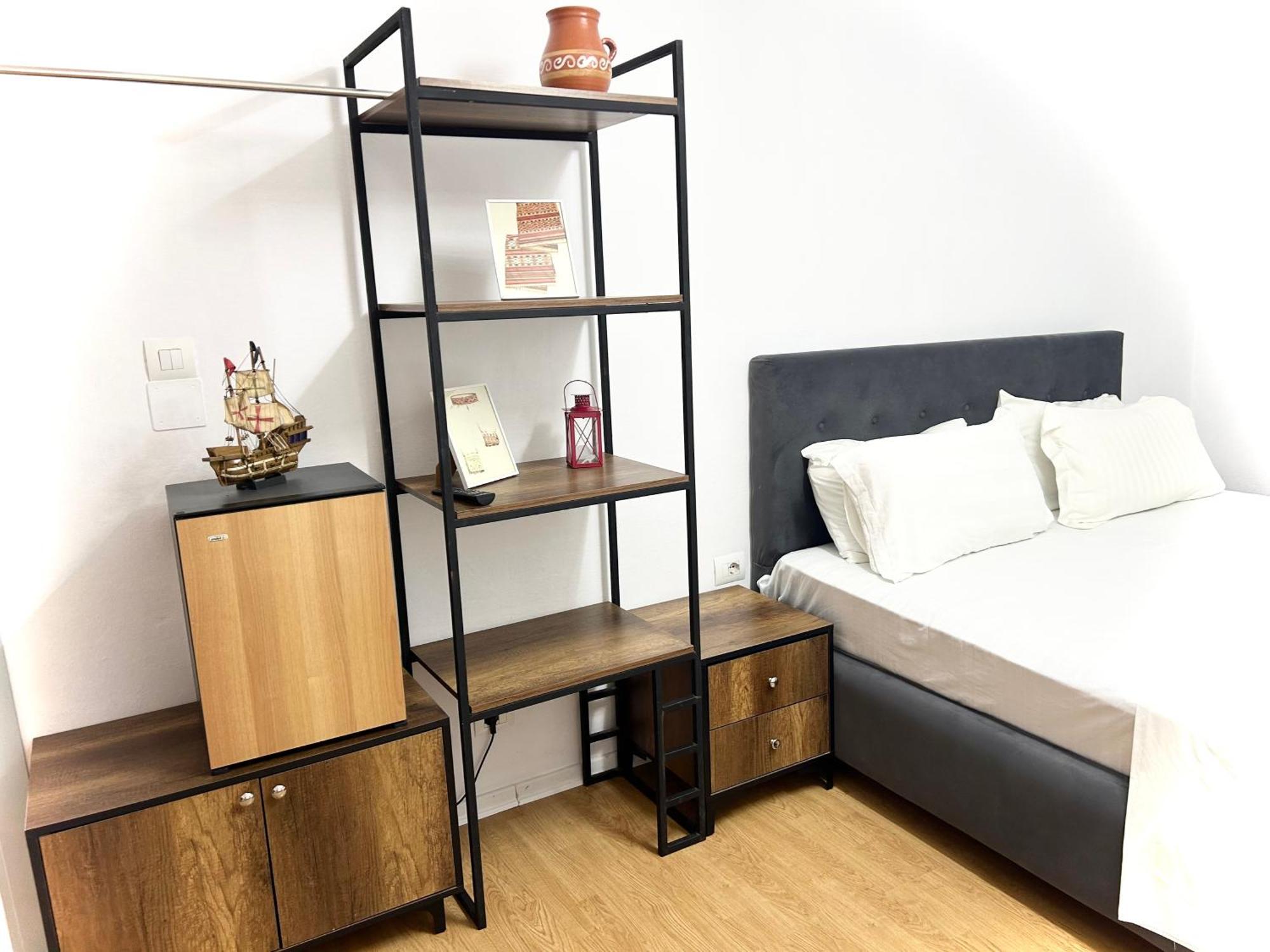 Budget Retreat Tirana & Studios Экстерьер фото