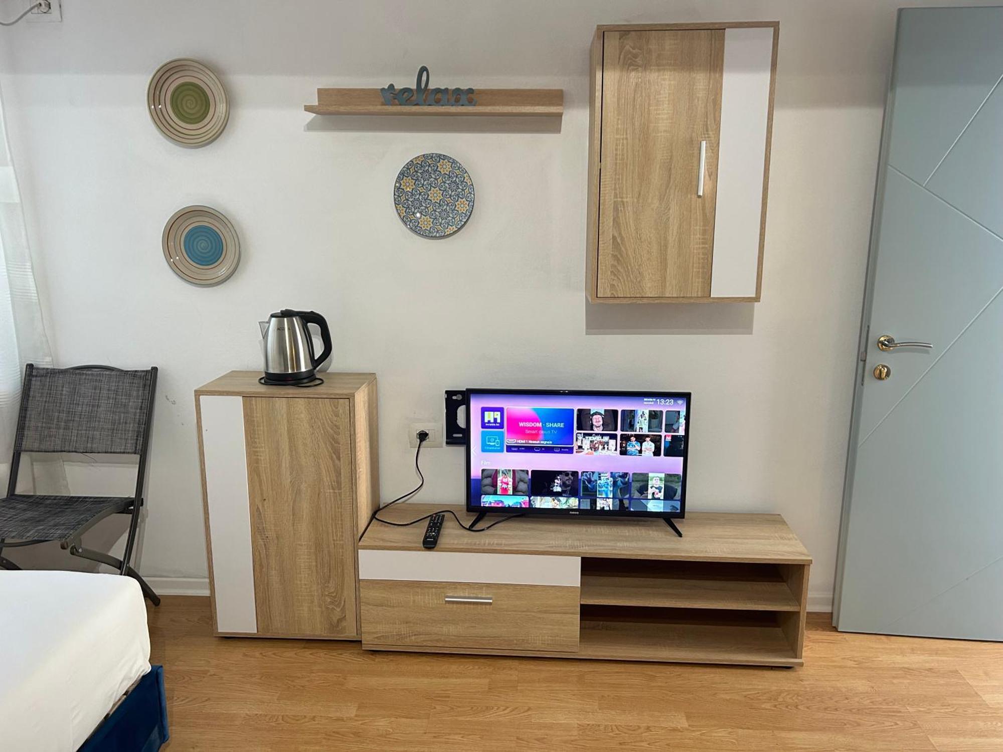 Budget Retreat Tirana & Studios Экстерьер фото
